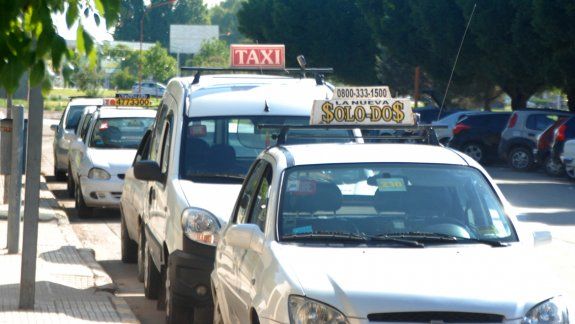 Los tacheros pidieron esperar algunos días y el Municipio accedió. El costo lo pagarían los usuarios.