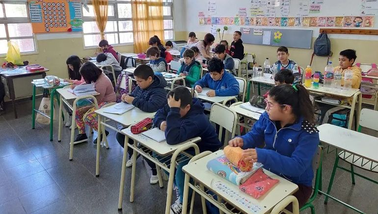 Una niña no quería el apellido de su padre ausente ni en el boletín de la escuela