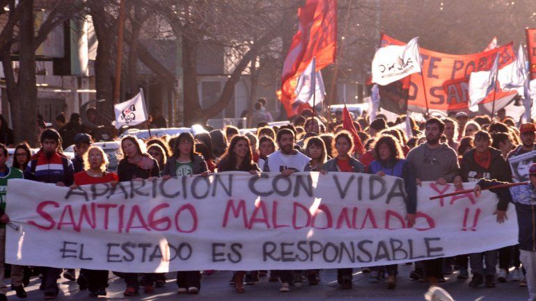 Marchan en la ciudad para pedir justicia por la muerte de Santiago Maldonado