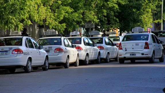 Se necesitan más choferes para el servicio de taxis