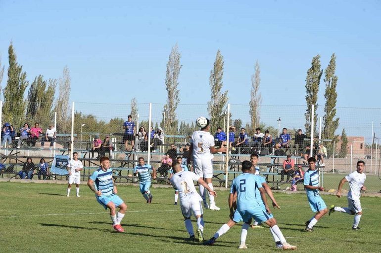La Amistad-Atlético Regina, el partido de la fecha de la Liga Confluencia en fotos