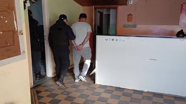 El hombre apodado El 50 fue atrapado como sospechoso de haber entrado a robar a la casa de una docente de Fernández Oro. | LMCipolletti.com El hombre apodado El 50 fue atrapado como sospechoso de haber entrado a robar a la casa de una docente de Fernández Oro.