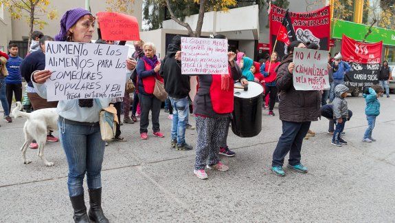 La manifestación se realizó frente a la sede de la comuna.