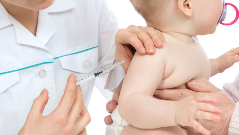 La vacuna BCG se coloca a niñas y niños recién nacidos.