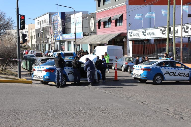 Un hombre murió mientras caminaba en pleno bajo neuquino