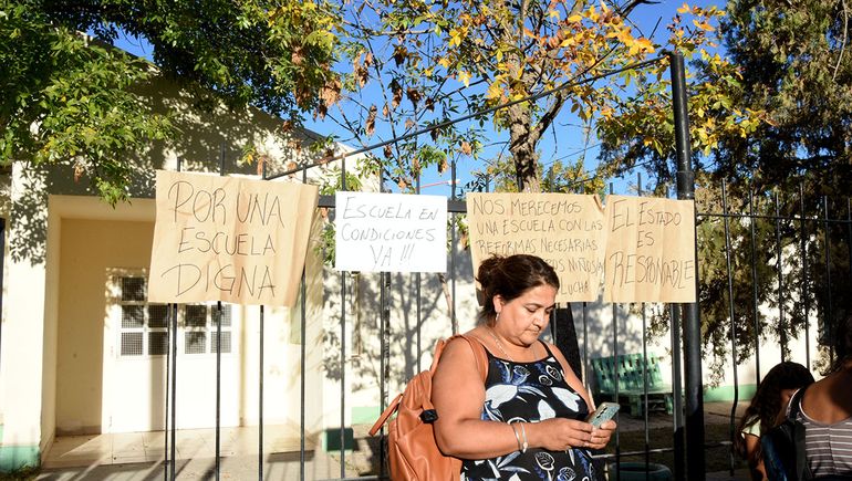 Los reclamos de los padres y docentes llevaban años para exigir mejoras en la insitutción.