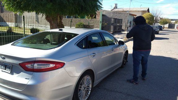 Encontraron el Mondeo robado en el barrio Manzanar