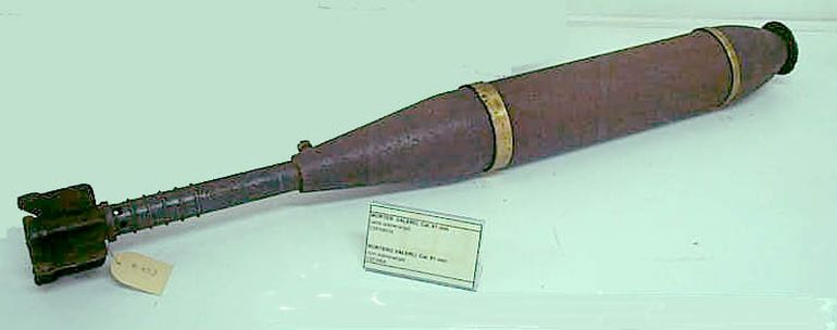La historia de las granadas de mortero de 81 mm se remonta a la década de 1920 cuando Edgar Brandt diseñó el modelo original.