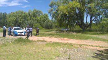 encontraron a una mujer muerta adentro de un auto en neuquen