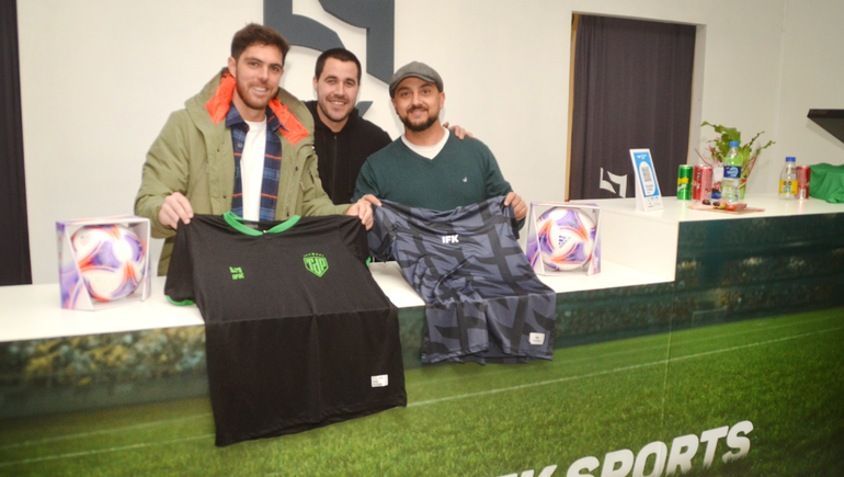 La marca de ropa deportiva que llegó a la región por la demanda del fútbol amateur