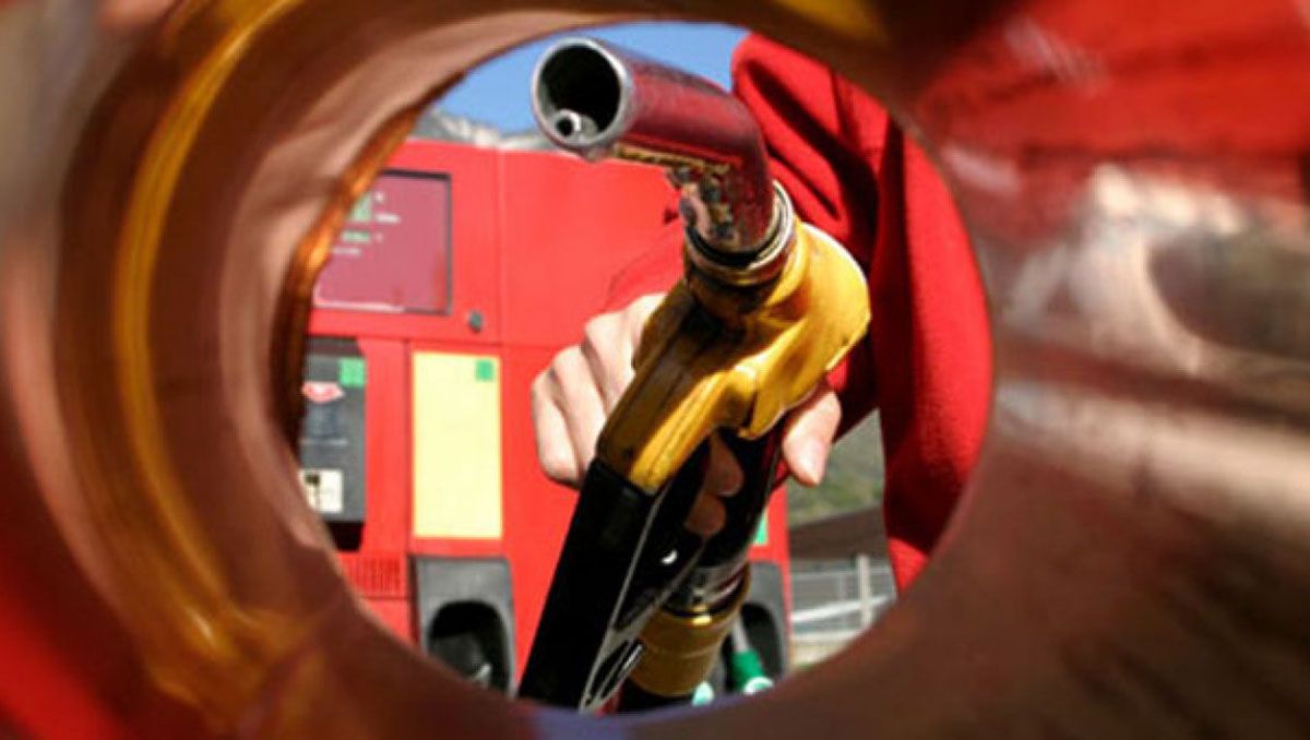 La venta de combustibles no levanta y ya lleva 14 meses consecutivos de caída.