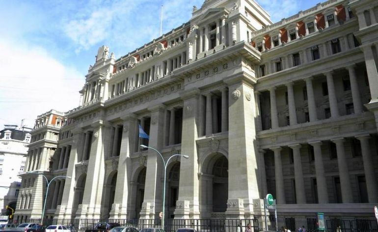 La Corte Suprema confirmó la condena de 12 años de prisión para el DJ y bailarín por violar y corromper a la hija de quien era su pareja. 