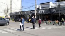 Los cipoleños utilizan las sendas peatonales como espacios seguros y de resguardo para cruzar la calle.