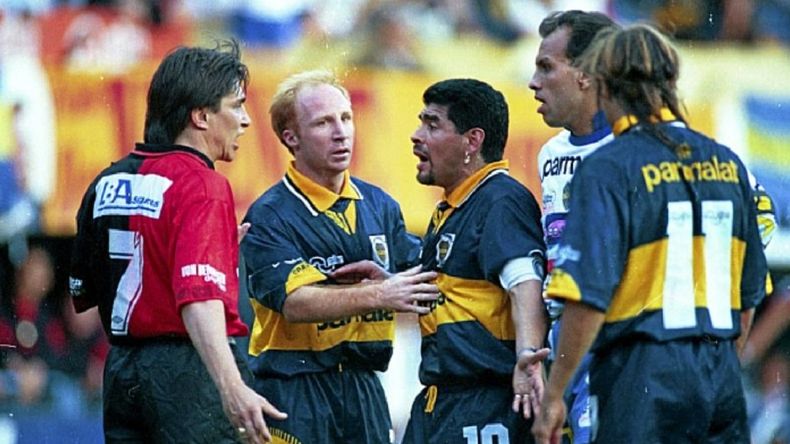 A 30 años de la vuelta de Diego a Boca, el mechón amarillo y Segurola y Habana