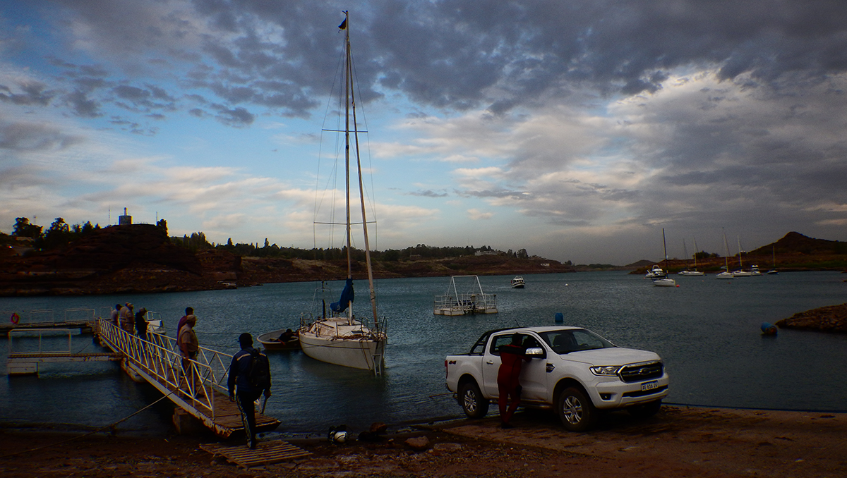 ¿Cómo fue el operativo que reflotó al velero en El Chocón?