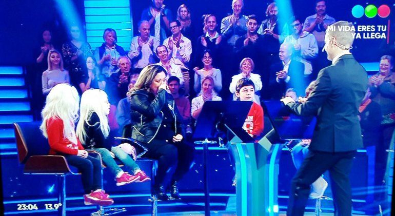 Las redes estallaron contra Del Moro por explotar el drama de unas mellizas albinas en Quien quiere ser millonario