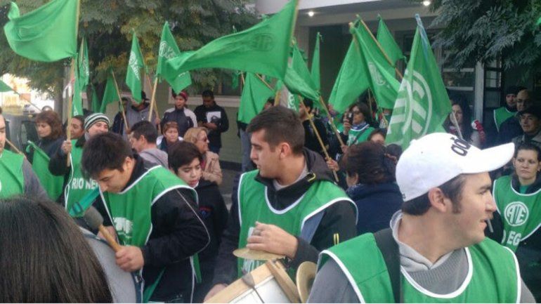 ATE comienza un paro por 48 horas con acampe en Casa de Gobierno