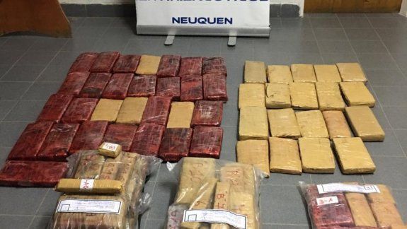 Hallaron millonario cargamento de droga escondido en una camioneta