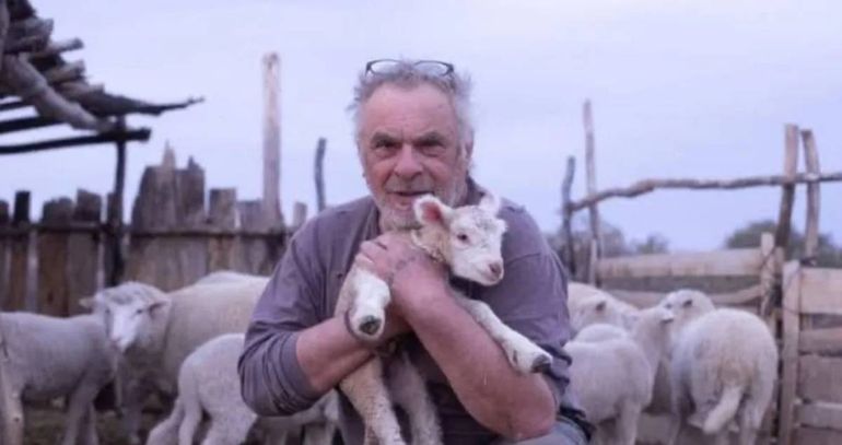 Abrazo al cielo: Despiden con dolor a querido vecino rionegrino