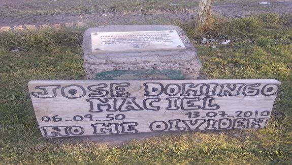Robo y destrozos en el monolito que recuerda a José Maciel