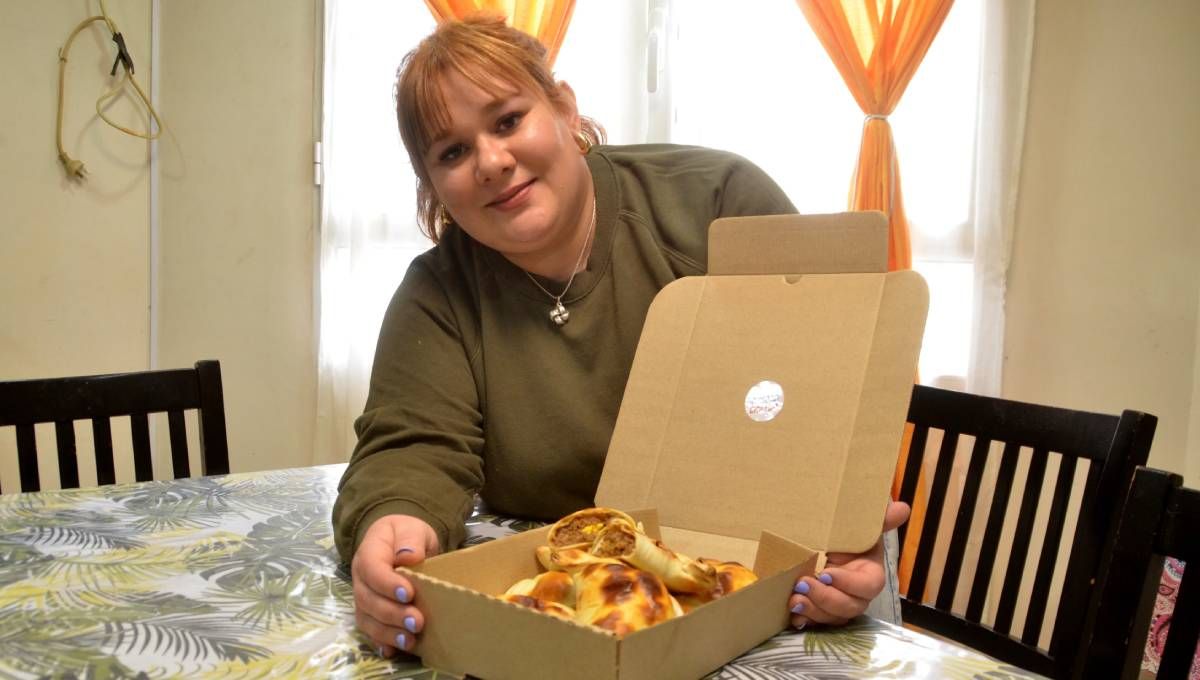 Priscila, la emprendedora que elabora las empanadas chilenas en Cipolletti.