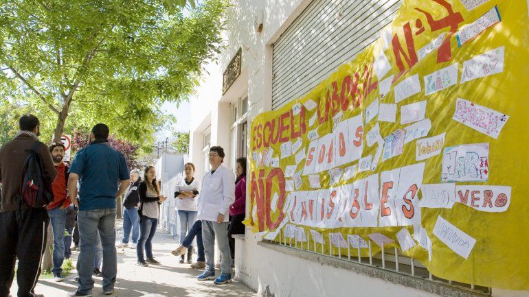 El futuro de la Escuela Laboral 4 genera preocupación en la comunidad.