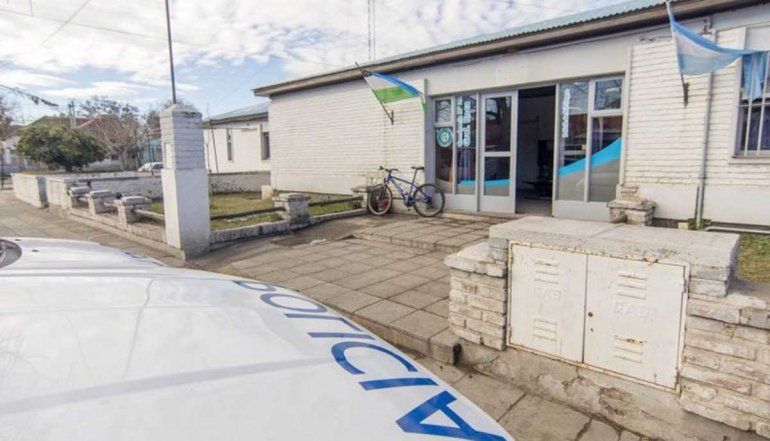 Vecinos atraparon a un adolescente que le robó el teléfono a una jubilada