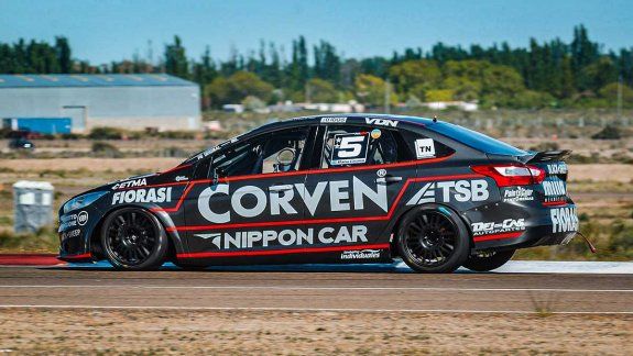 Manu Urcera terminó tercero en la clasificación del Turismo Nacional en Trelew
