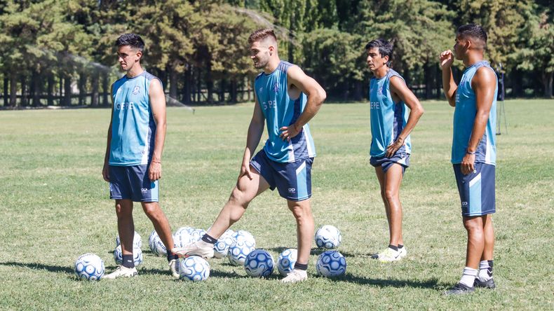 Deportivo Rincón realiza su pretemporada en Cipolletti. Fotos: Anahí Cárdena