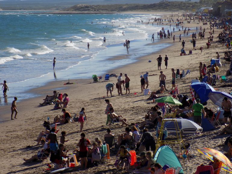 La primera quincena en Las Grutas es un tiempo ideal para disfrutar de la Naturaleza y de las comodidades humanas. Y con precios en general más bajos que en el inminente corazón de la temporada. Téngase en cuenta.