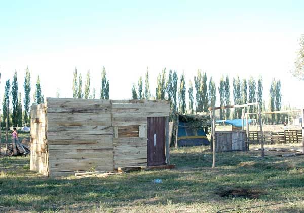 En la toma 2 de Febrero se preparan para conectarse a la red eléctrica