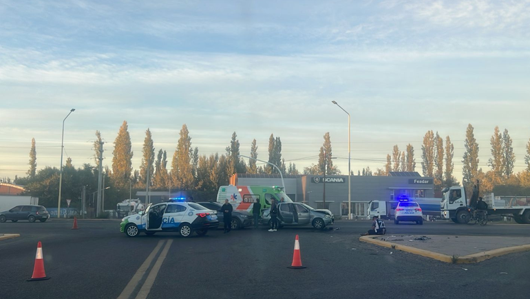 Un choque por aproximación generó complicaciones en la mañana de este miércoles sobre ruta 22 y Luis Toschi en Cipolletti.