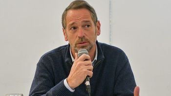 el concejal martinez larrea le dio su apoyo a milei el concejal martinez larrea le dio su apoyo a milei