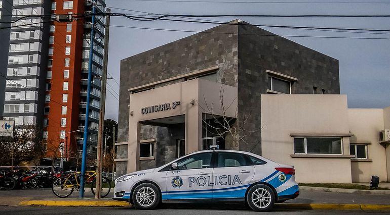 Los adolescentes fueron demorados en la Comisaría 3ra de General Roca y tras darle intervención a la Senaf, fueron entregados a sus padres. 