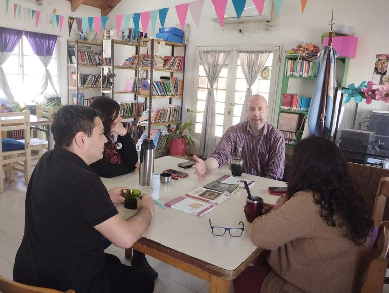 Matías Stiep, novelista y cuentista, y Santiago Ocampos, poeta y prosista, son dos escritores cipoleños que, siendo aún jóvenes, ya destacan con personalidad en el panorama literario y cultural de Cipolletti.