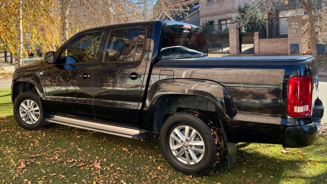 La camioneta Volskwagen Amarok fue encontrada en calle Gabriela Mistral de Cipolletti.