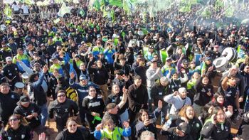 Una asamblea de la UOCRA en Vaca Muerta.
