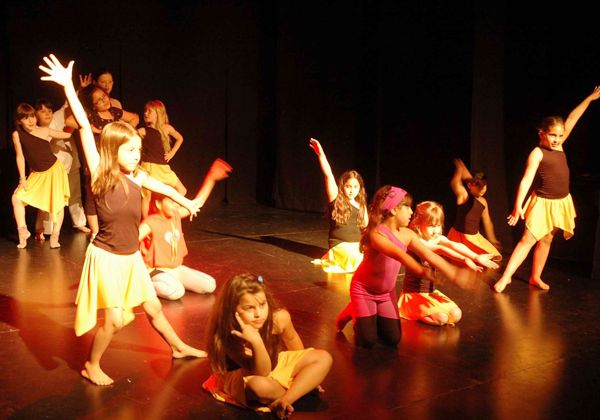 La Caja Mágica comienza a cerrar el año con los talleres de canto y danza