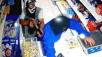 video: asaltaron un local en el dvn y quedo todo grabado