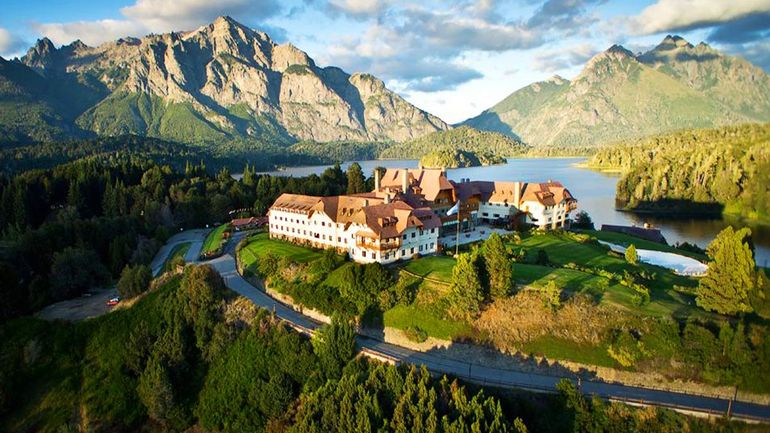 El hotel Llao Llao reúne esta semana a los empresarios más ricos del país.