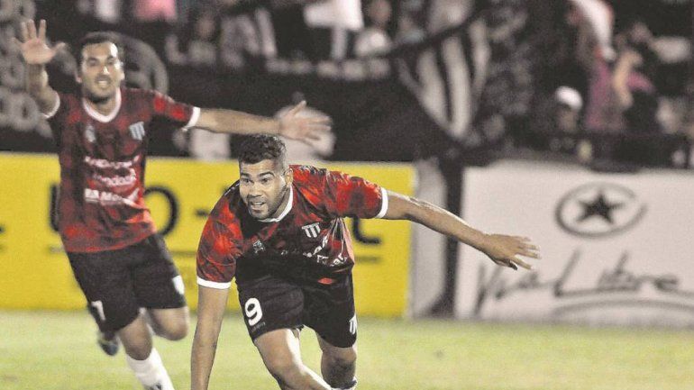 Cristian Taborda es pretendido por Cipolletti desde el 2011