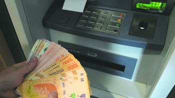 encontro una tarjeta en un cajero y la revento