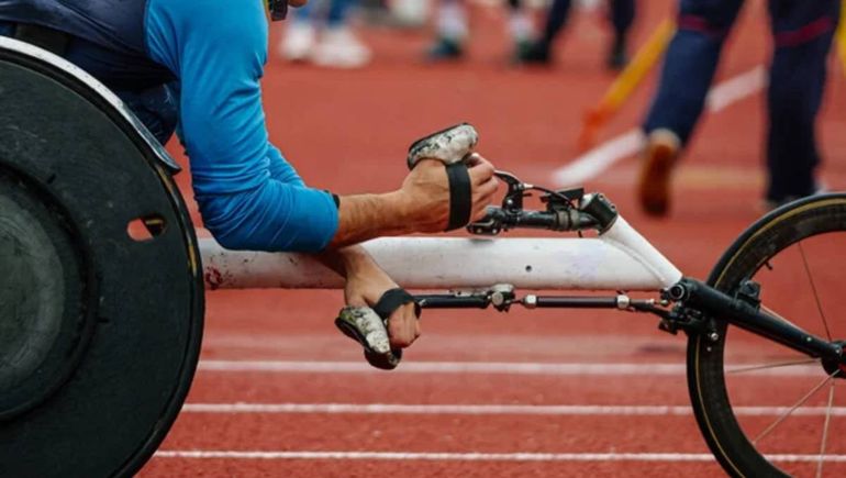 La falta del equipamiento impactó en la carrera del atleta.