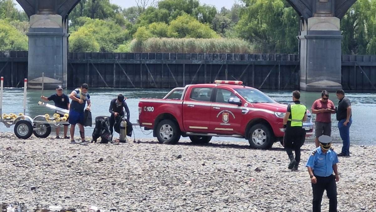 Bomberos y Policía realizaban un operativo de búsqueda en el dique Ballester / Foto