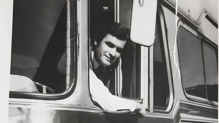 Gorini manejó por años un colectivo que perteneció a la empresa Chevalier. Por eso le quedó el apodo El Cheva.&nbsp;