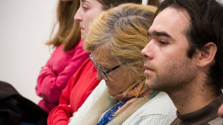 Joaquín se fue a su habitación, cayó de rodillas y comenzó a sangrar