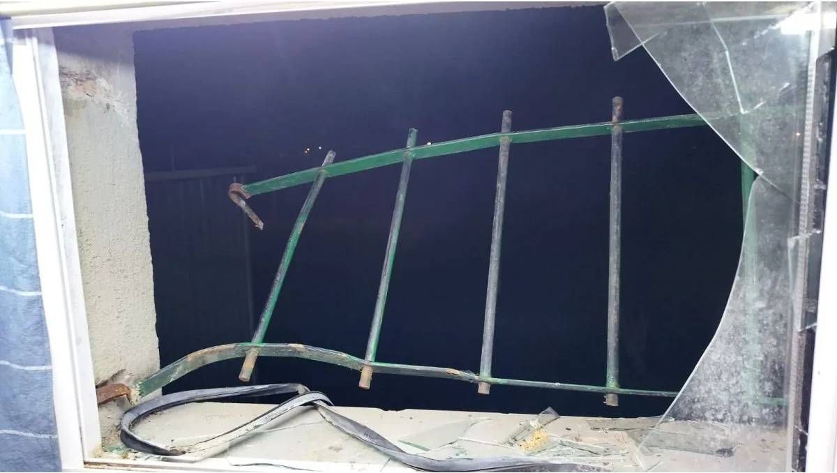 Los ladrones forzaron una reja, entraron a una casa y se llevaron varios elementos.