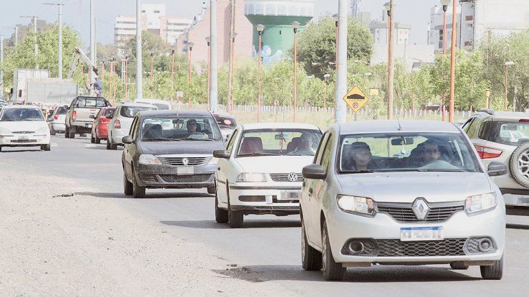 Una mujer provocó un choque en cadena y deberá pagar $200 mil