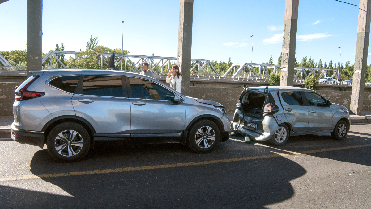 Choque en cadena en el puente generó caos: ¿el tótem fue el causante?