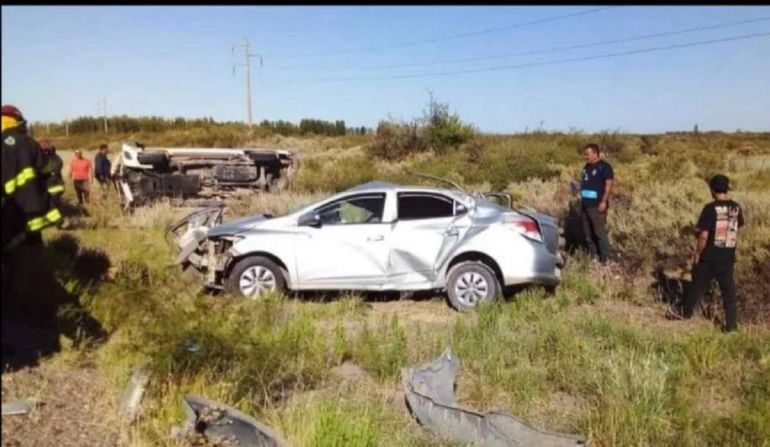 Los vehículos quedaron destrozados tras el violento choque en la Ruta 151.